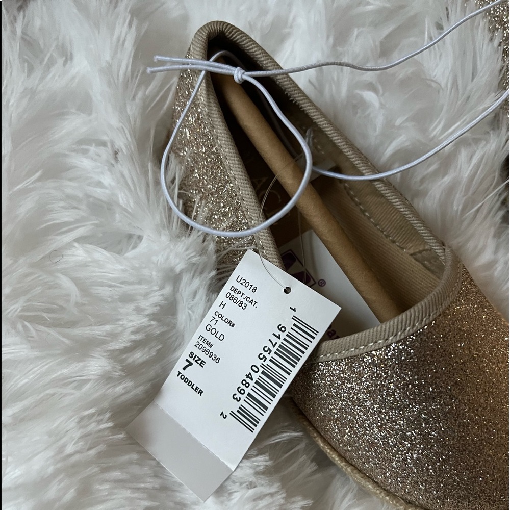 Size 7 toddler shoe
